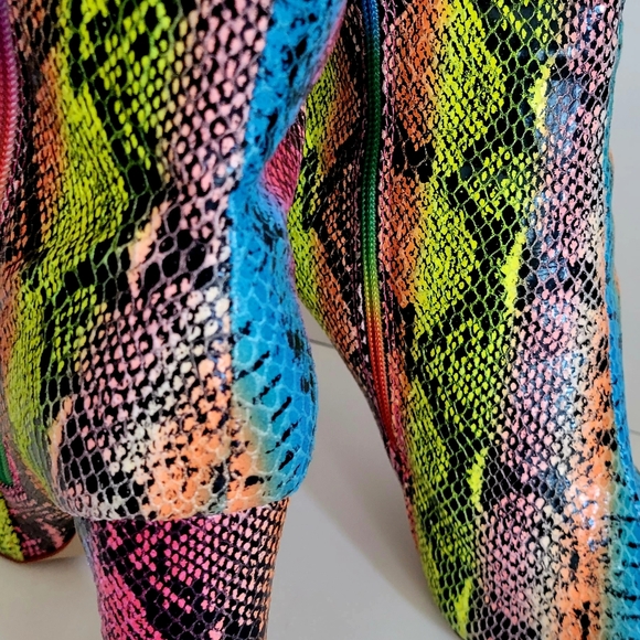 Azalea Wang Dolls Kill Skywalker ARCOIRIS Faux Snakeskin Booties Size 9 - Picture 16 of 16